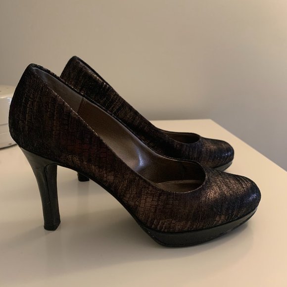 Moda Spana Black/Gold Pumps - Sz 7